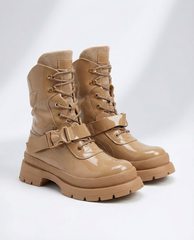 Royalfashion Dámske lakované čižmy vo svetlohnedej farbe Setogy