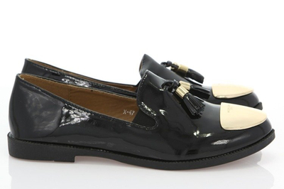 Czarne slip on z błyszczącą blaszką - Obuwie