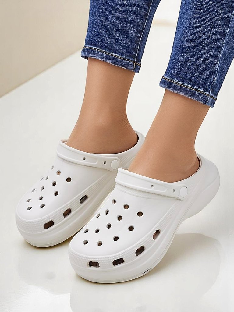 Royalfashion Dámske gumené sandále s výrezmi Dellosa