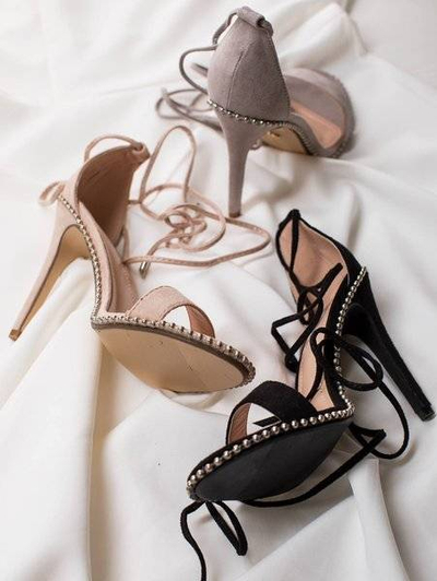 OUTLET Čierne viazané sandále na vyššom opätku Taya - Shoes
