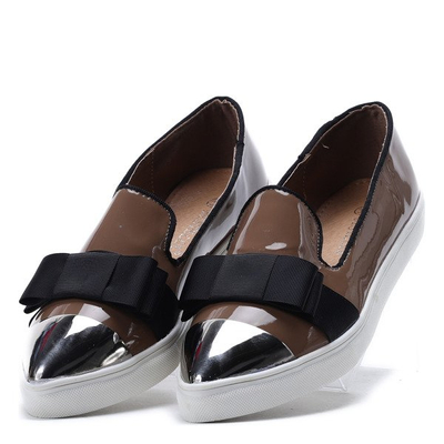 Navliecť sa nalakovanou špičkou v khaki farbe Barbara- Obuv