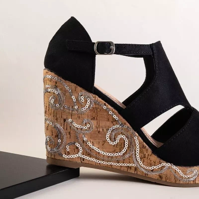 OUTLET Čierne dámske sandále na kline s flitrami Terou - Obuv