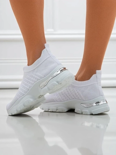 Ženski športni čevlji Calista Bianca – bele superge iz tkanine, nizka peta