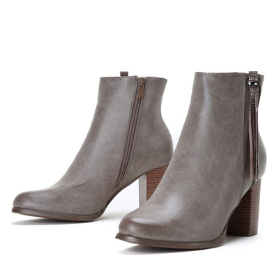 Botki na słupku w kolorze khaki Egistina - Obuwie