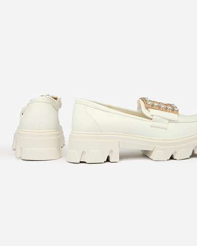 Royalfashion Biele mokasíny s ozdobou na priehlavku Alomease