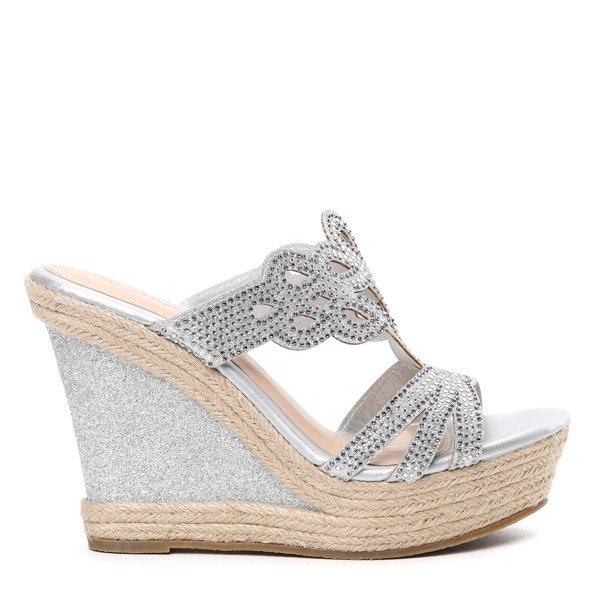 Srebrne klapki na koturnie Christie- Obuwie