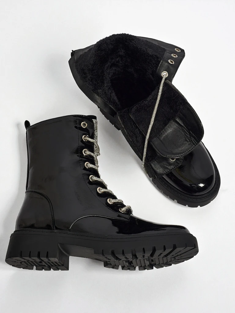 Lakirani ženski gležnarji s vezalkami Fjorra