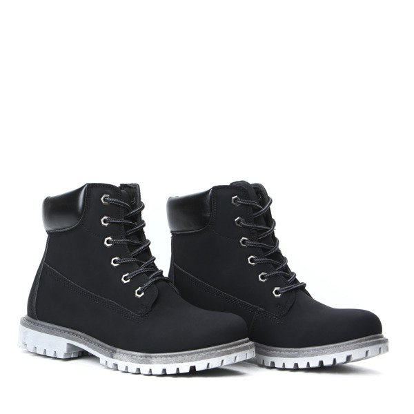 Nieocieplane trapery w kolorze czarnym Trixie- Obuwie