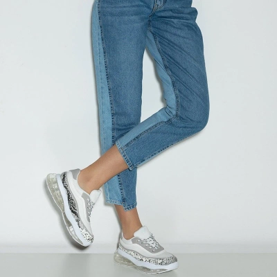 OUTLET Biele dámske športové topánky s vložkou z hadej kože Vina - Obuv