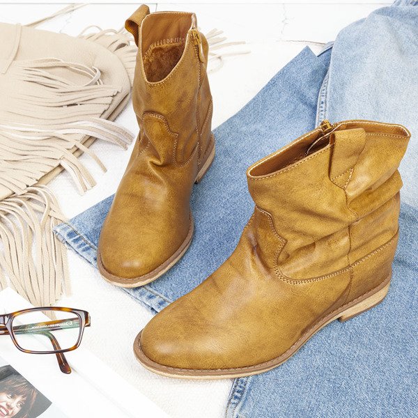 Hnědé kovbojské boty na odvážném klínu - Obuv 1