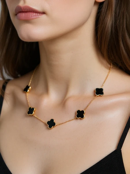 Ogrlica Aurelia Clavis z biserno matico v zlatem okvirju