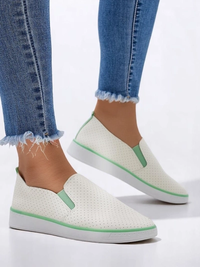 Royalfashion Dámske perforované slip-on topánky Kassias