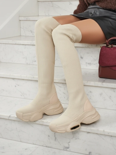 Dolgi ženski škornji na natik z debelejšim podplatom Ravmora