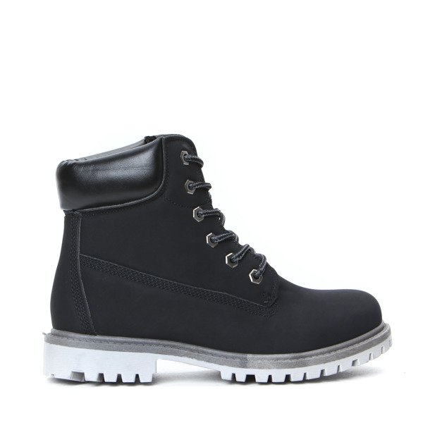 Nieocieplane trapery w kolorze czarnym Trixie- Obuwie