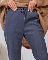 Tmavosivá || holubia šedá