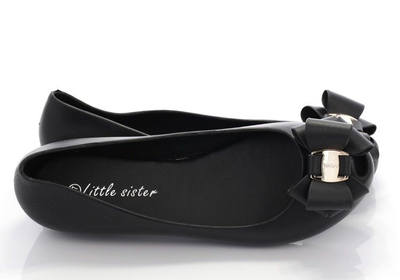 Czarne balerinki z ozdobą - Obuwie