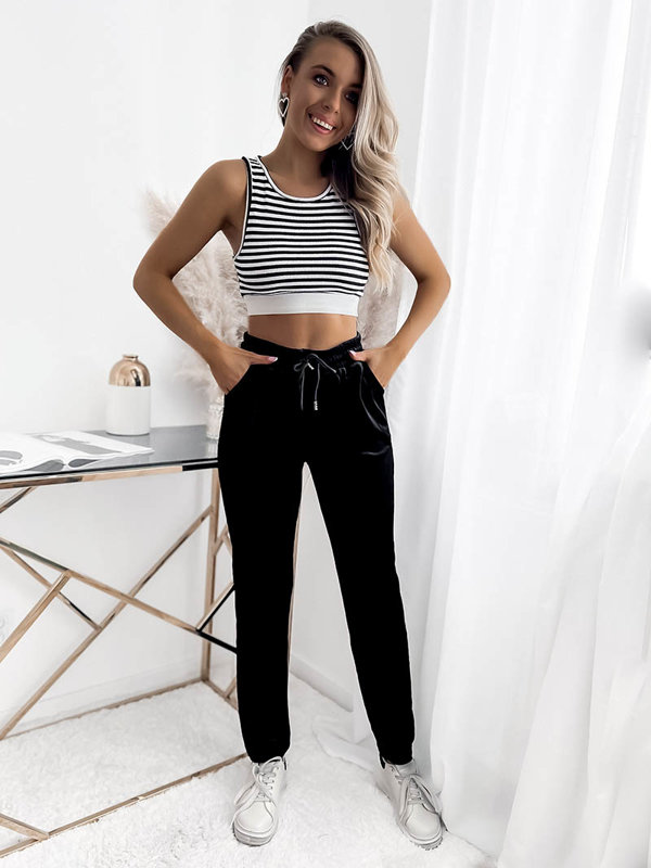 Dámske velúrové tepláky v čiernej farbe PLUS SIZE- Oblečenie