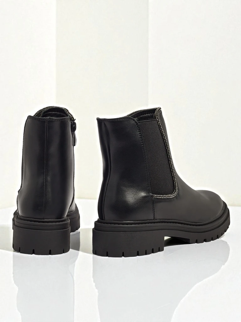 Gležnarji iz ekološkega usnja s cirkoni Novira