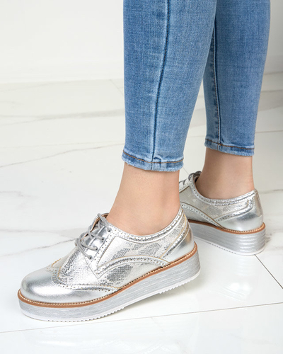 OUTLET Strieborné dámske poltopánky s vložkami a'la hadia koža Fin - Obuv