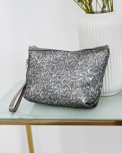 Royalfashion Dámska strieborná lesklá kozmetická taška s potlačou