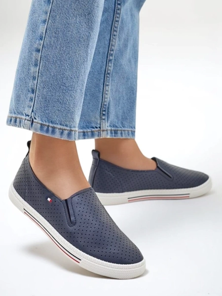 Royalfashion Dámske perforované slip-on topánky Vielles