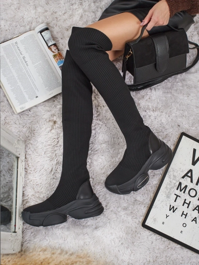 Dolgi ženski škornji na natik z debelejšim podplatom Ravmora