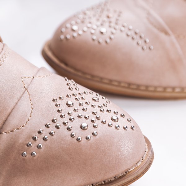 Růžové boty s plochými podpatky a nýtovými nýty - boty 1
