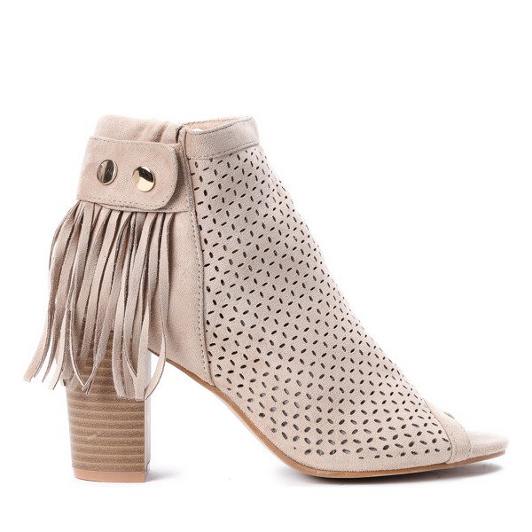 Beżowe botki na słupku Lara- Obuwie