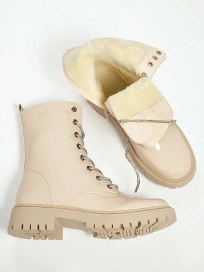 Lakirani ženski gležnarji s vezalkami Fjorra