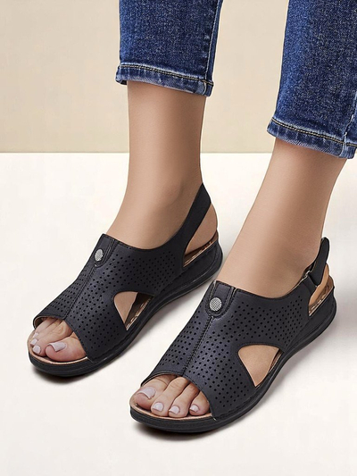 Royalfashion Dámske sandále s výrezmi Leminni