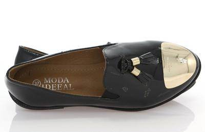 Czarne slip on z błyszczącą blaszką - Obuwie