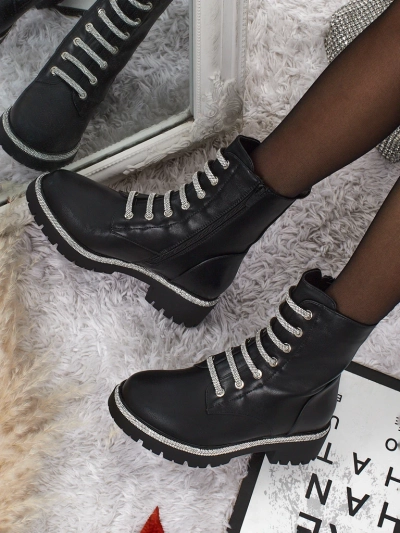 Ženski gležnarji Lunara iz eko usnja z vezalkami