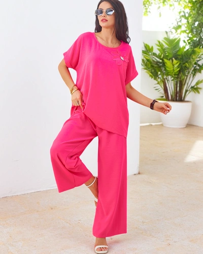 Royalfashion Dámsky set s krátkymi rukávmi, dekoratívnym kvetom a širokými nohavicami