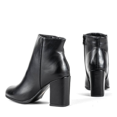 Čierne čižmy na vyššom stĺpiku Pekan - Obuv