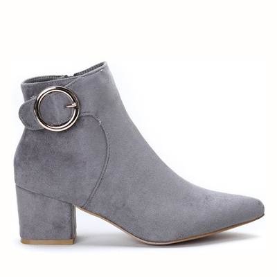 Szare botki na słupku z ozdobną klamrą Joelle- Obuwie