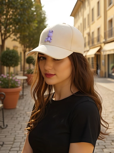 Royalfashion Šiltovka s nášivkou Bunny Chic