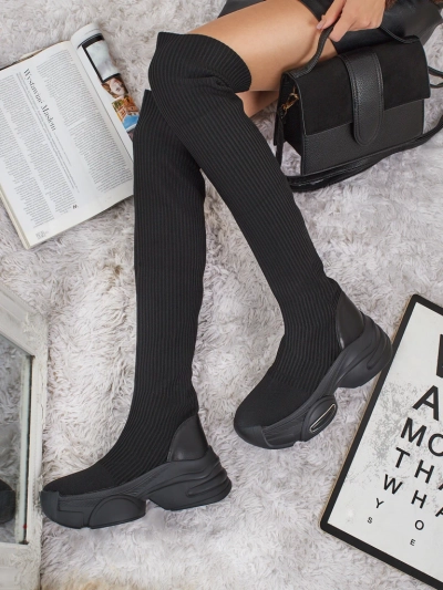 Dolgi ženski škornji na natik z debelejšim podplatom Ravmora