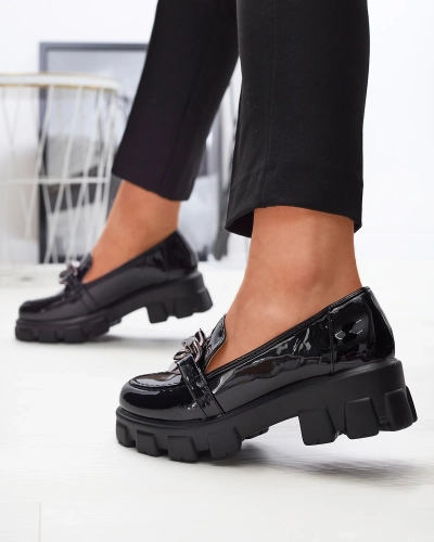 OUTLET Čierne dámske mokasíny z ekokože s ornamentom Ivabos- Obuv