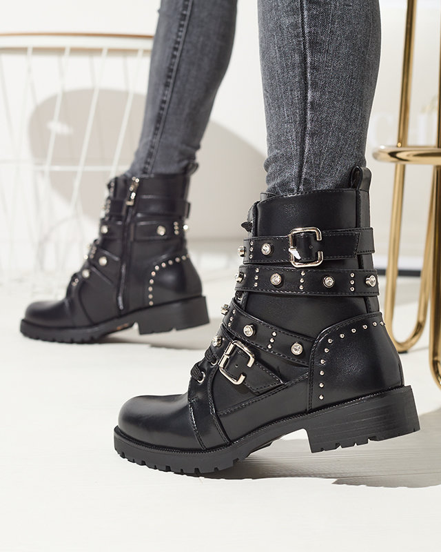 OUTLET Dámske čižmy so zirkónovými pásikmi v čiernej farbe Vaveri- Obuv