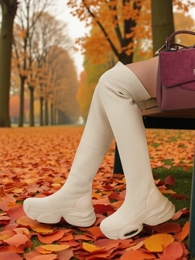 Dolgi ženski škornji na natik z debelejšim podplatom Ravmora