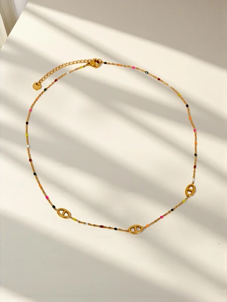 Ogrlica Aelia Maane – nežna verižica z biseri