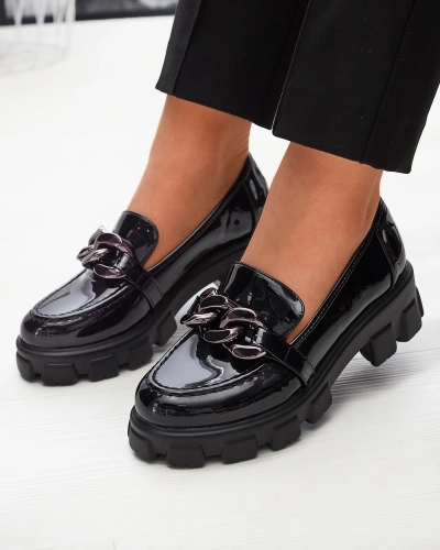 OUTLET Čierne dámske mokasíny z ekokože s ornamentom Ivabos- Obuv