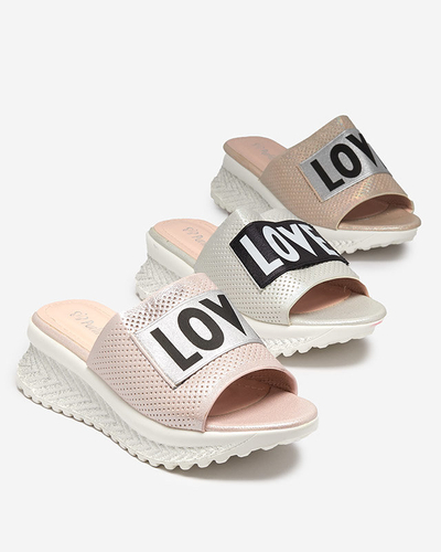 Ružové lesklé dámske papuče s nápisom Sosha- Footwear