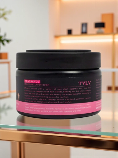 Parfumirana negovalna krema za lase za glajenje