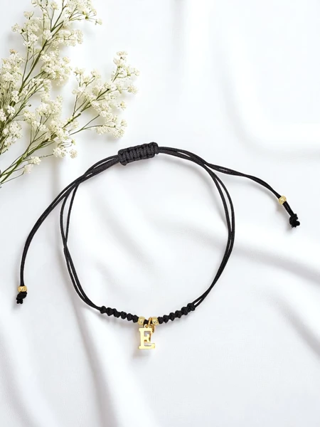 Dámsky náramok s písmenom E