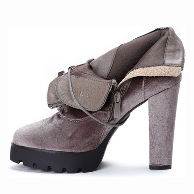 Brązowe, welurowe botki na słupku Megan- Obuwie