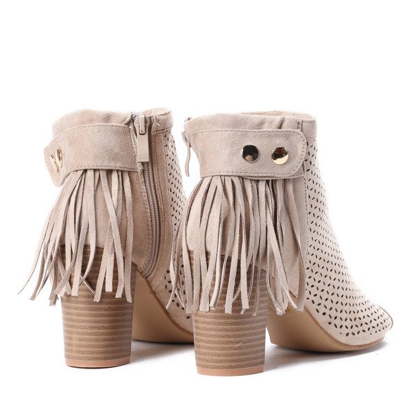 Beżowe botki na słupku Lara- Obuwie