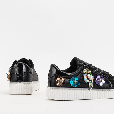 OUTLET Čierne lesklé dámske tenisky s farebnými nášivkami Springso - Obuv