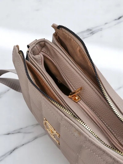 Royalfashion Dámska clutch kabelka s prešívaným predným dielom