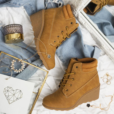 Brązowe botki na koturnie Marona - Obuwie